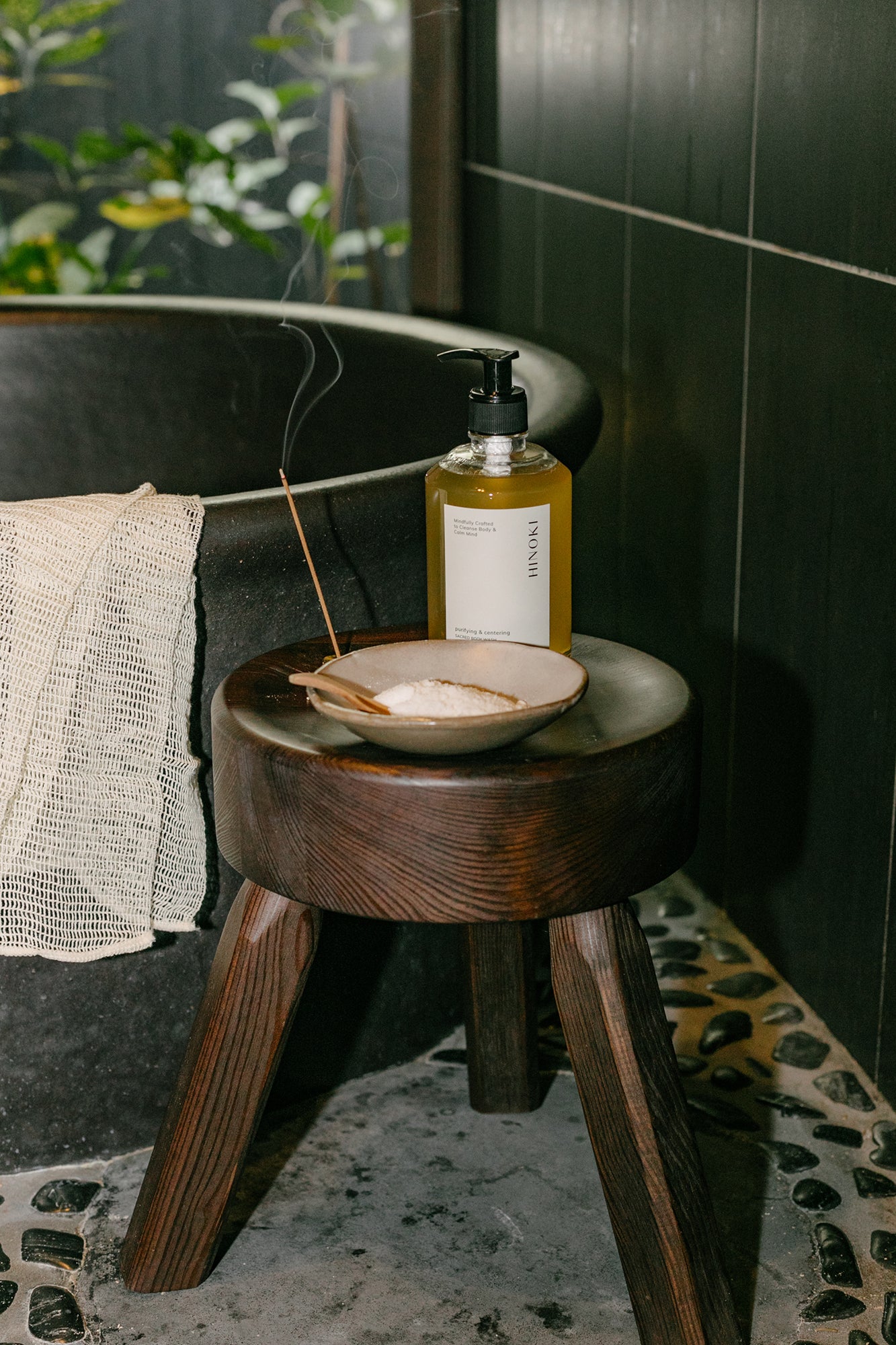 Hinoki body wash with bath salt 